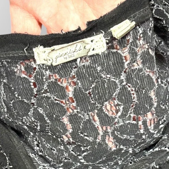 Gimmicks by BKE Top XL Black Flowy Lace 3/4 Sleeve Tie-Neck Women's Goth Dark - Picture 8 of 13